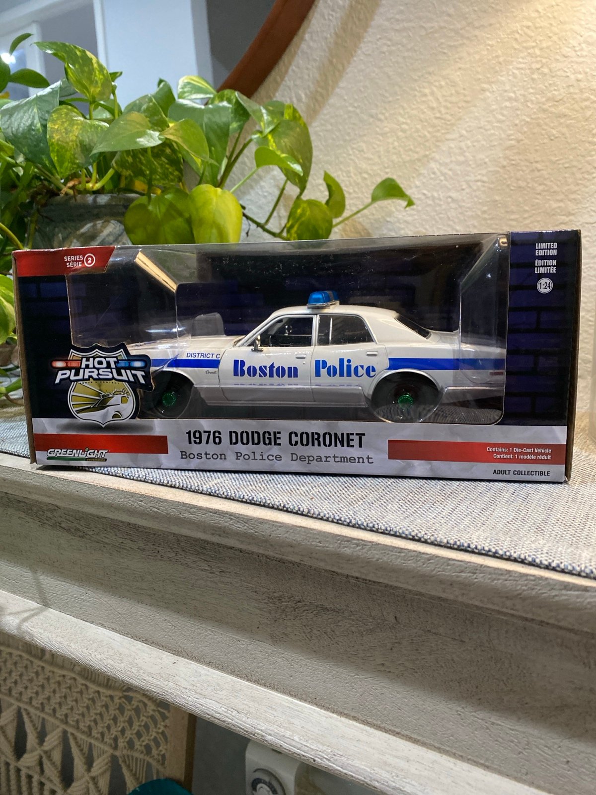 Greenlight 1/24 1976 Dodge Coronet Boston PD Hot Pursuit -CHASE
