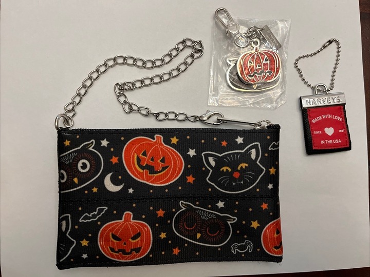 Harveys Seatbelt Trick or Treat Coin Purse in EUC