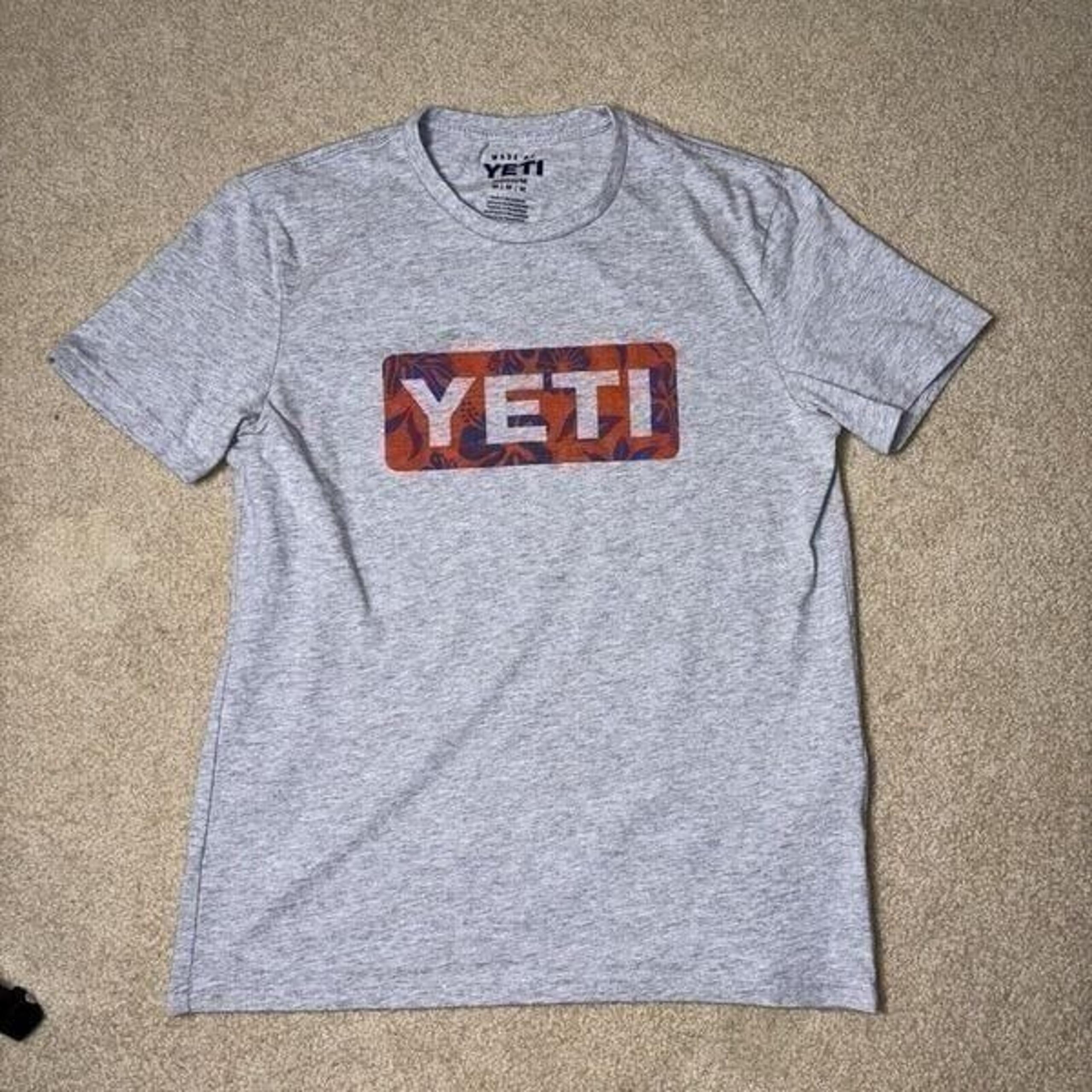 Yeti Coolers Graphic T-Shirt Short Sleeve Men’s Size Medium Gray