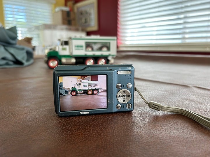 Nikon Coolpix S210 8MP Digital Camera 3x Zoom - Blue