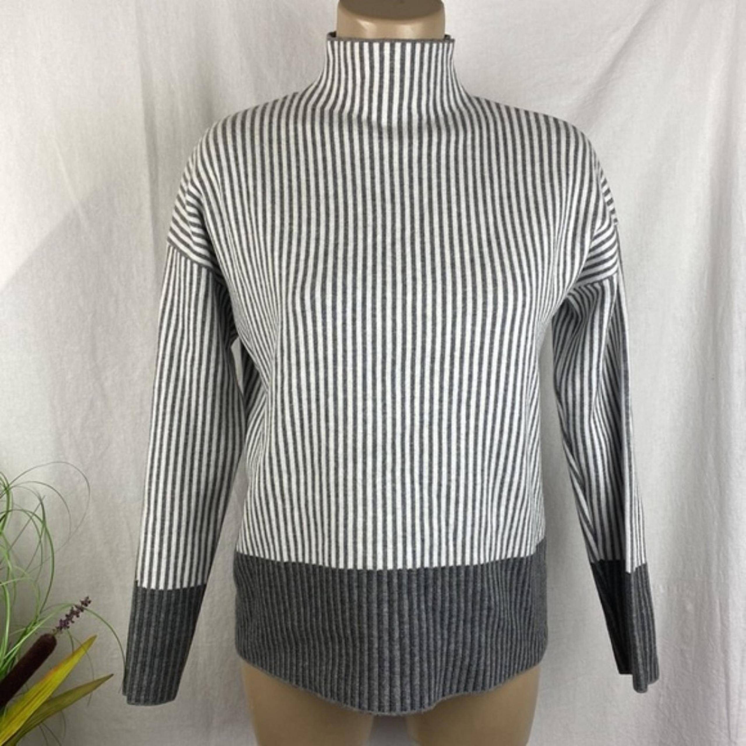 gray Striped Long Sleeve Cropped Sweater S - Rachel Zoe