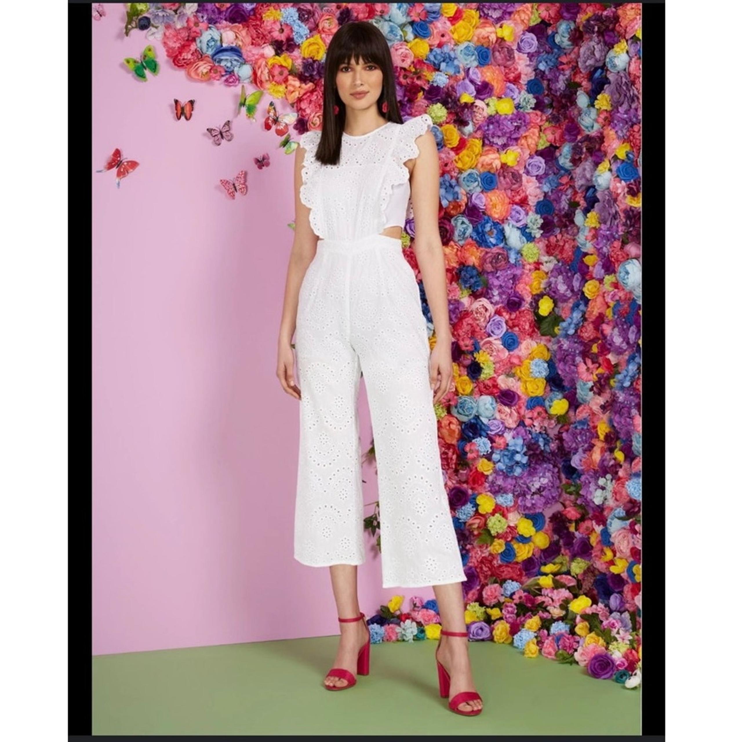 New York & Company: Eyelet Jumpsuit Optic White Women’s XL (b-114)