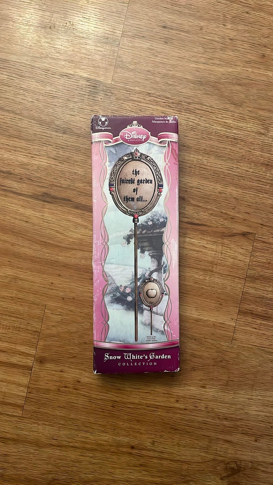 Disney Store vintage snow white’s garden marker