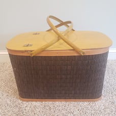 1978 Hawkeye Burlington 23 piece Wicker Picnic Basket Set with Metal Handles