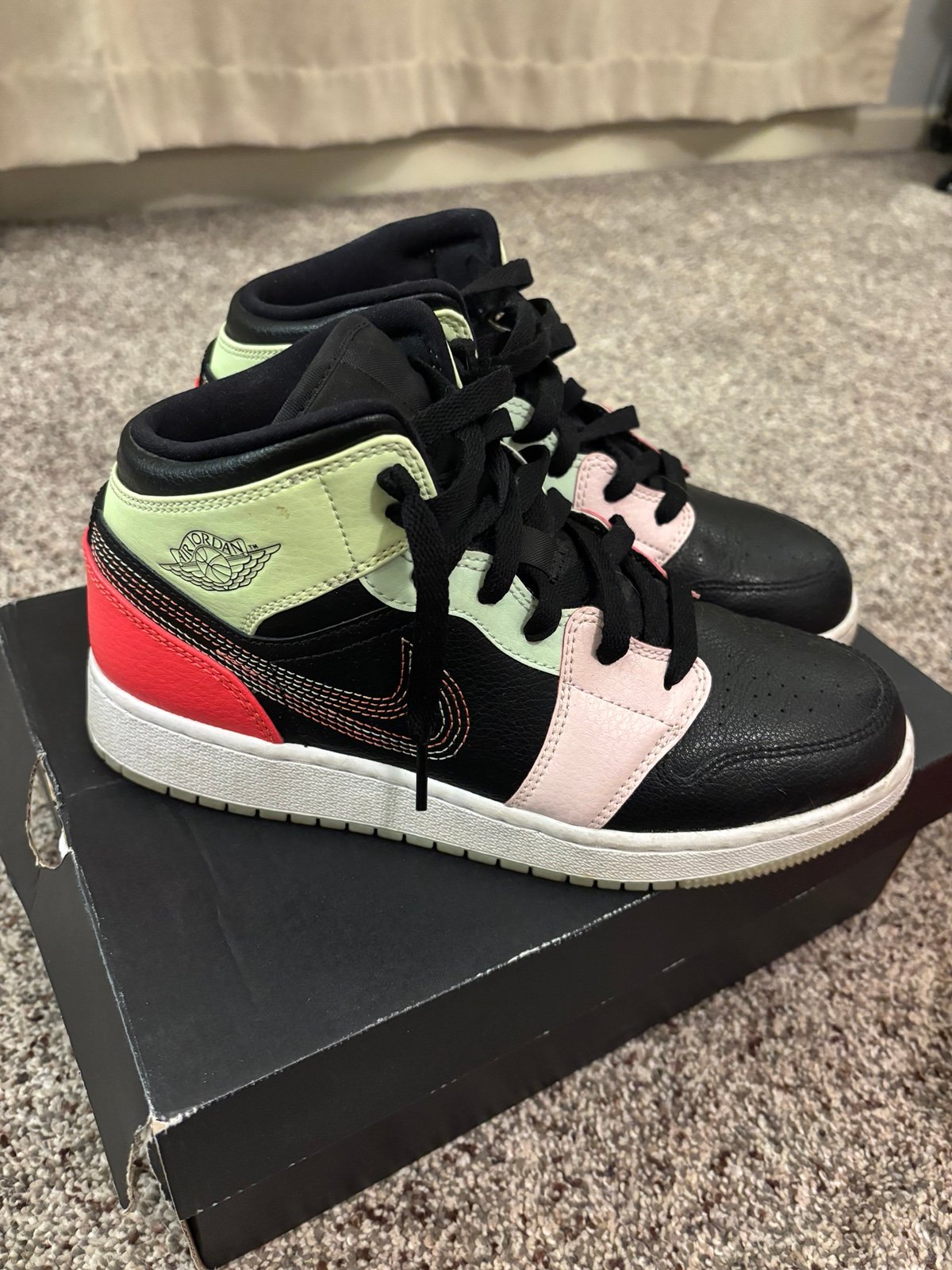Jordan 1 Mid