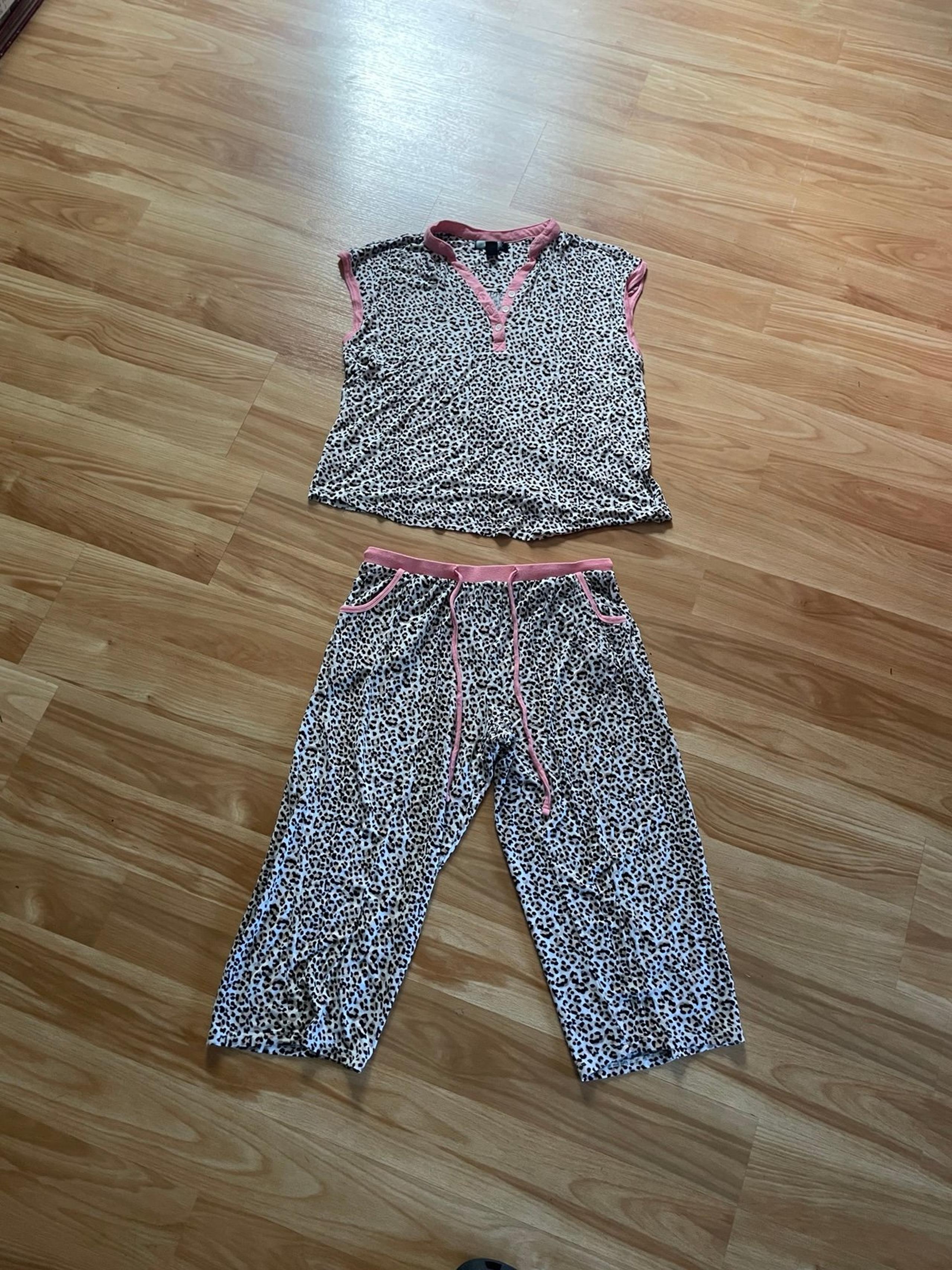 Cute Rene Rofe Capri Pajama Set - Sz M
