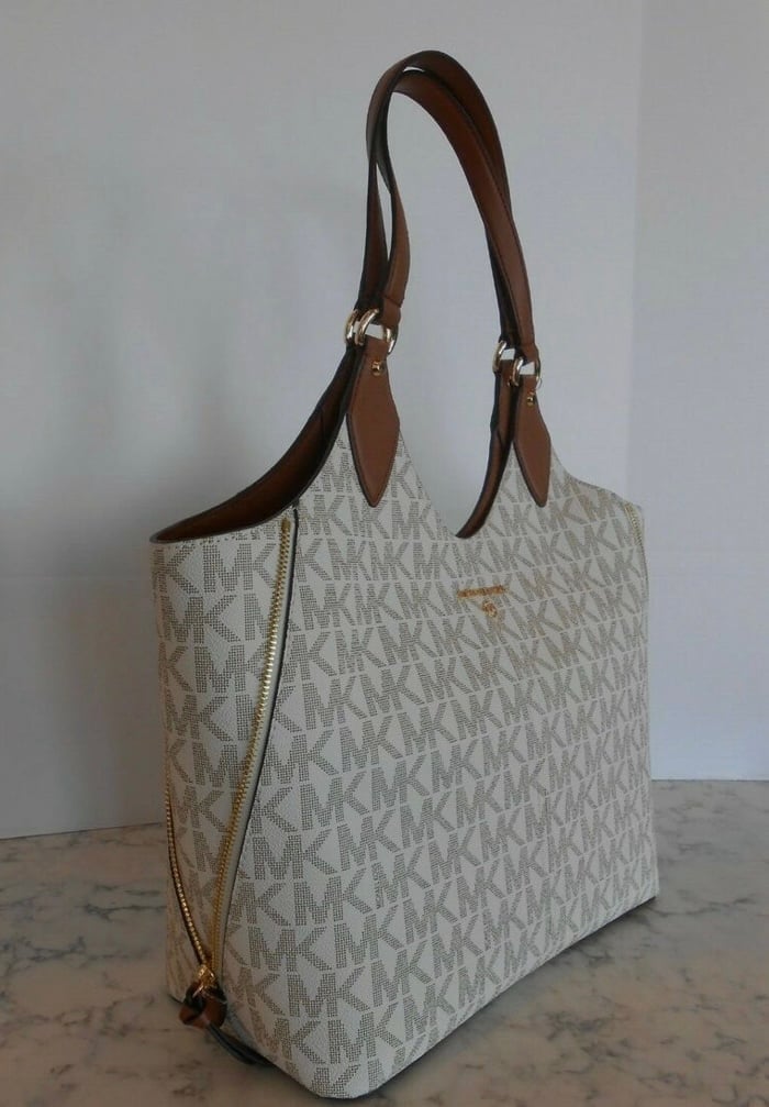 MICHAEL KORS Beth MK Monogram Large Shoulder Tote VANILLA