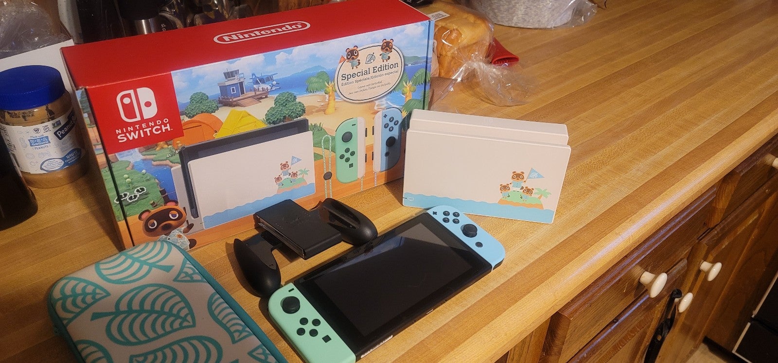 Nintendo Switch Animal Crossing: New Horizons Edition in White/Multicolor