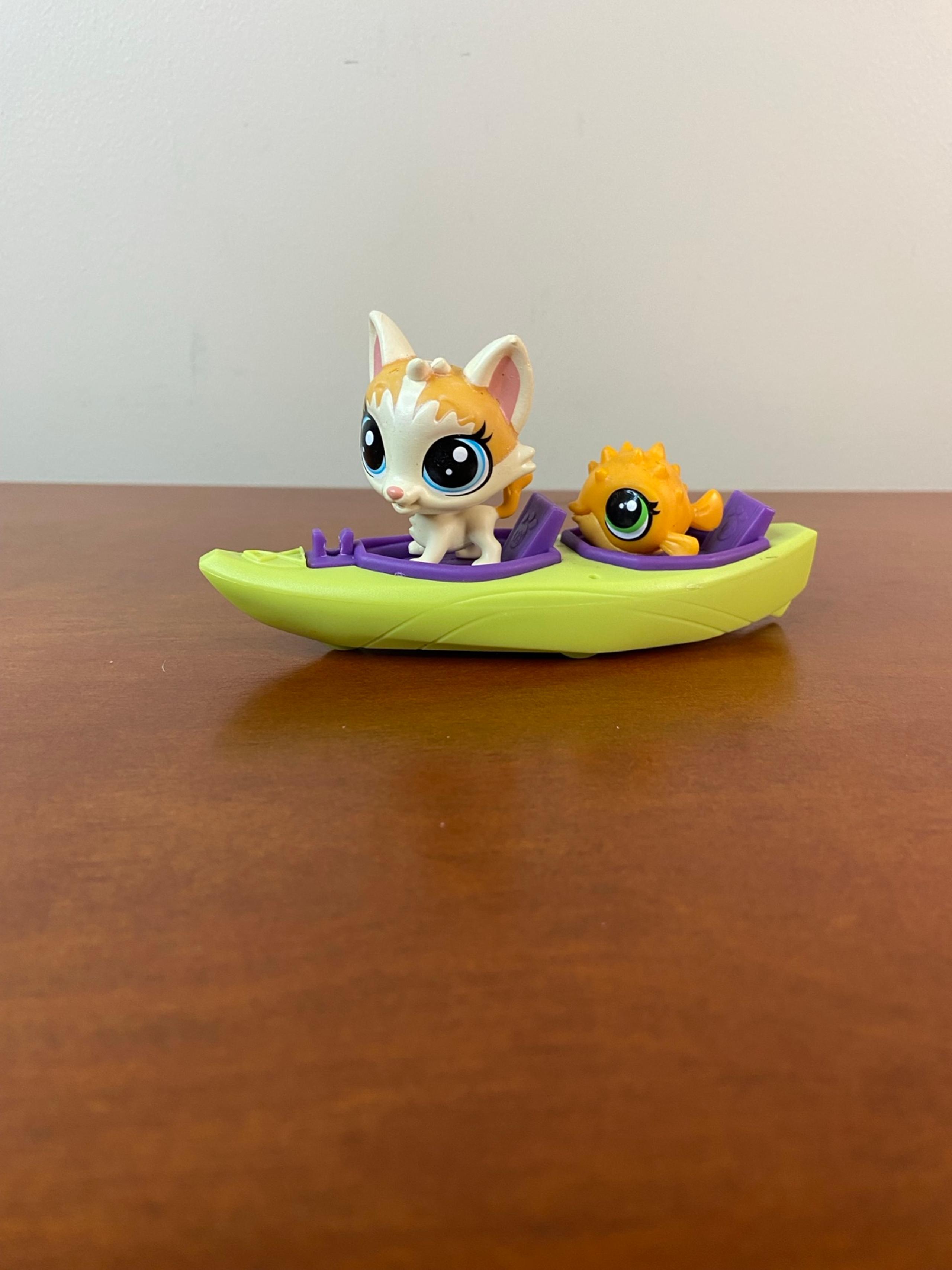 LPS littlest pet shop kayak with cat and pufferfish