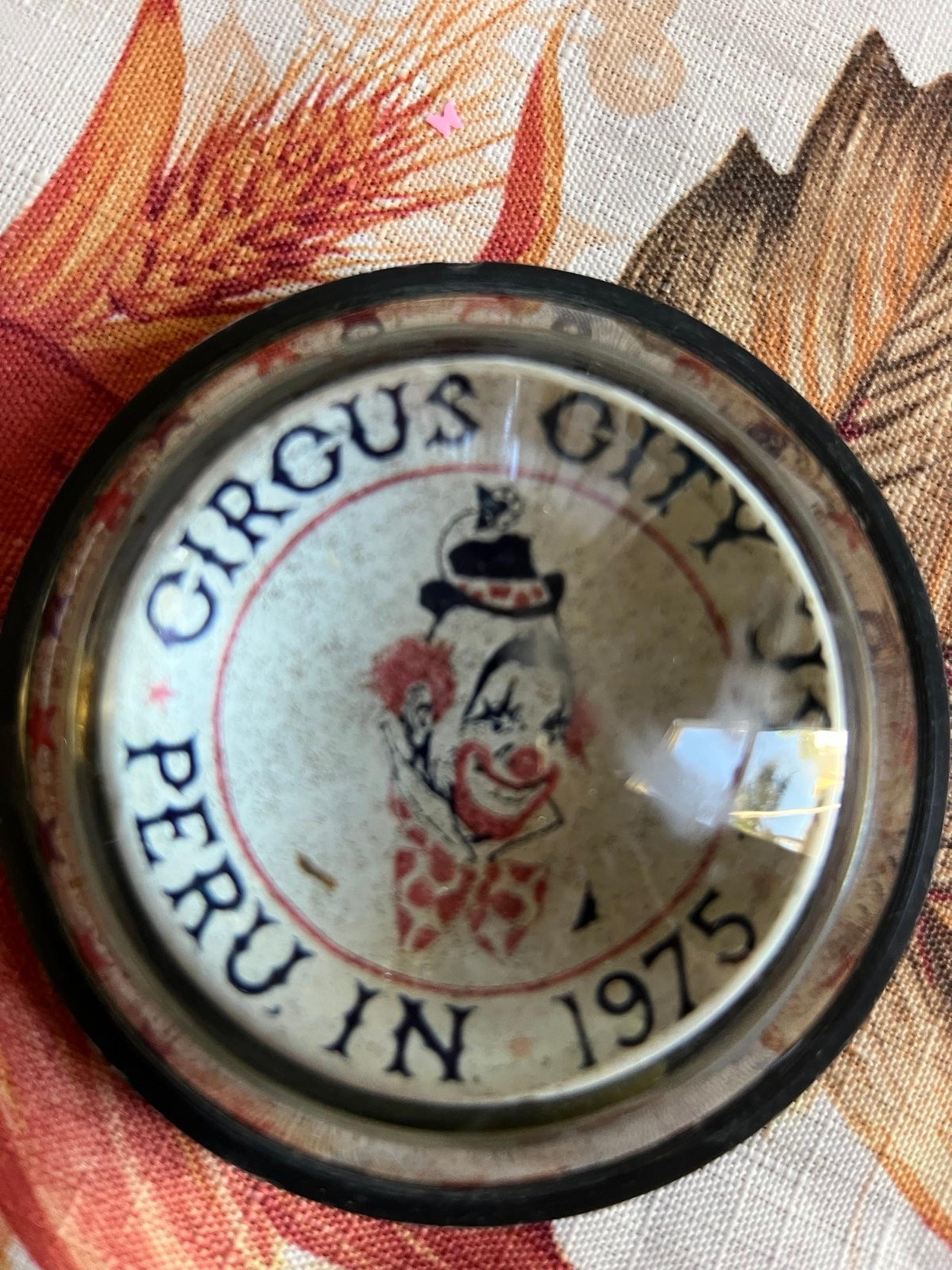 VINTAGE Circus City Usa Paperweight