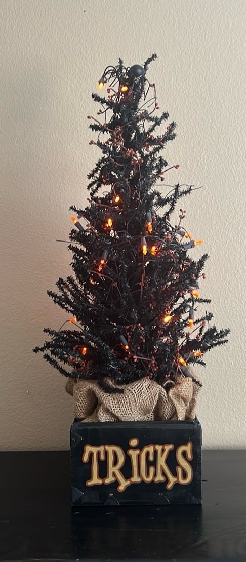 EUC Halloween Black Primitive Farmhouse Light Up Tree W/Burlap Wooden Box Base