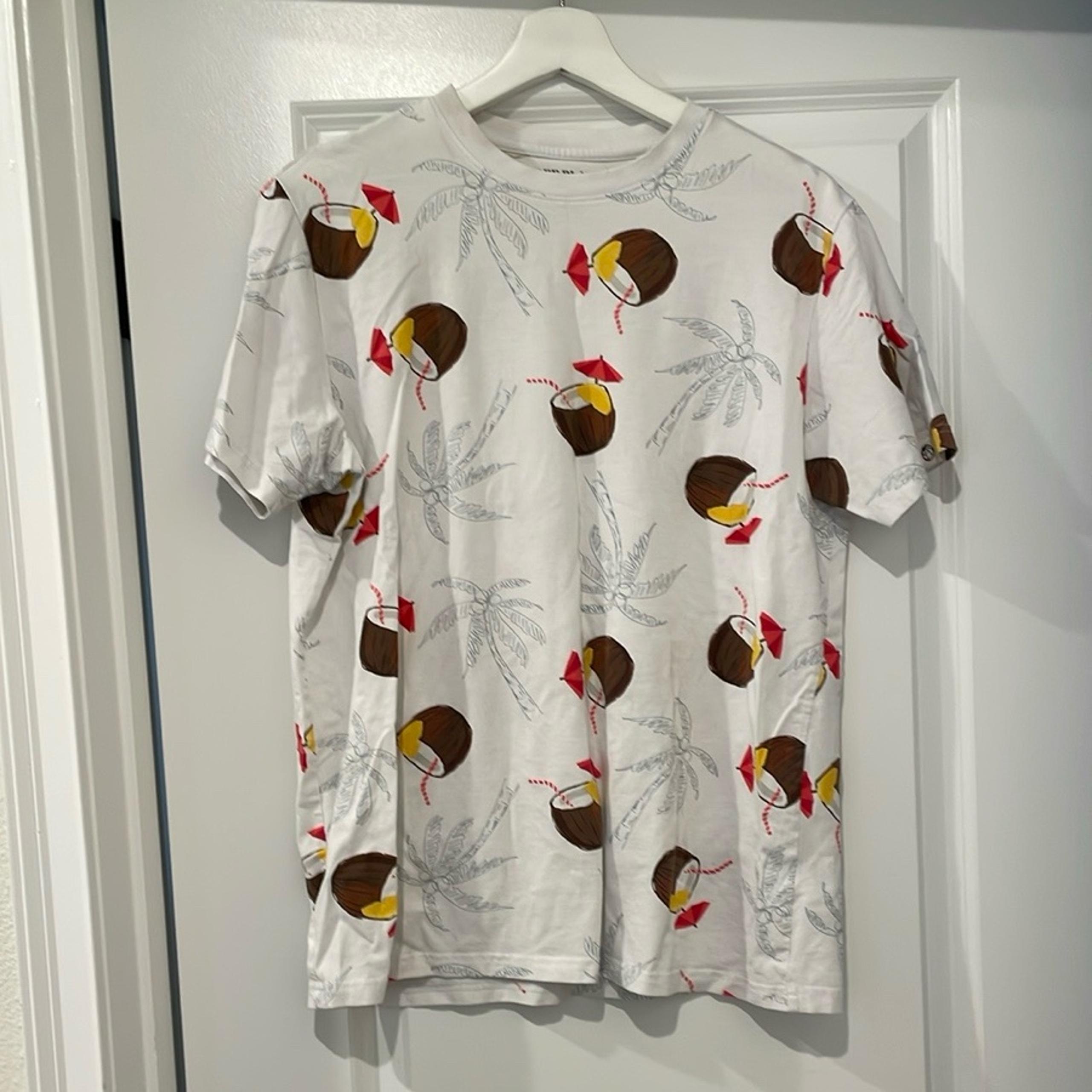 Men free planet Tropical Coconut Print White Shirt medium