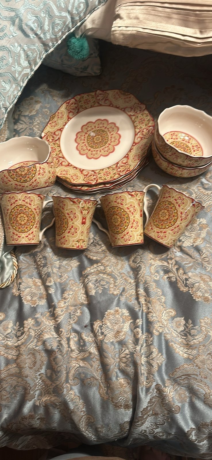 222 Lyria Saffron 12 Piece Set