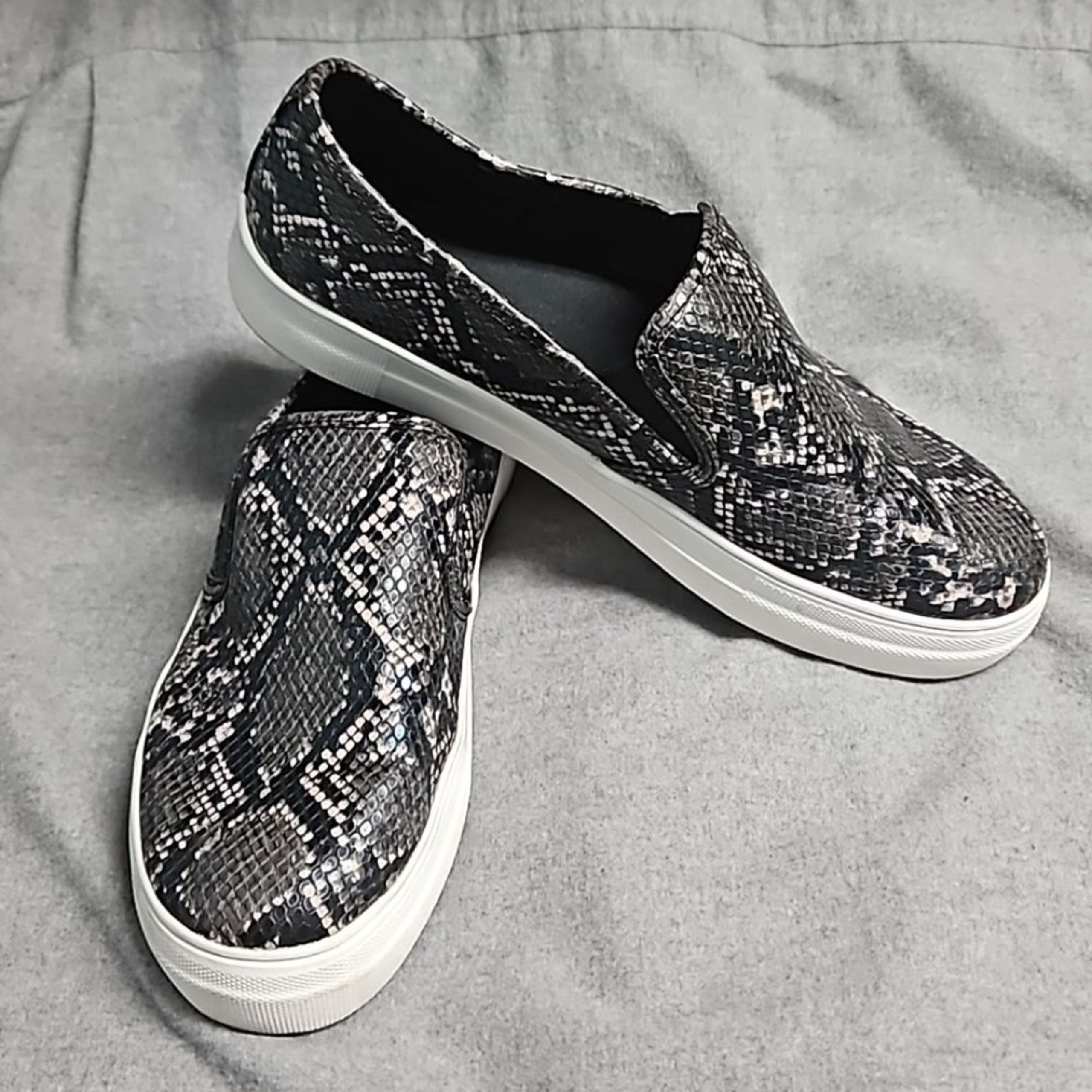 Time and Tru Memory Foam snakeskin slip on loafer black gray - women 11
