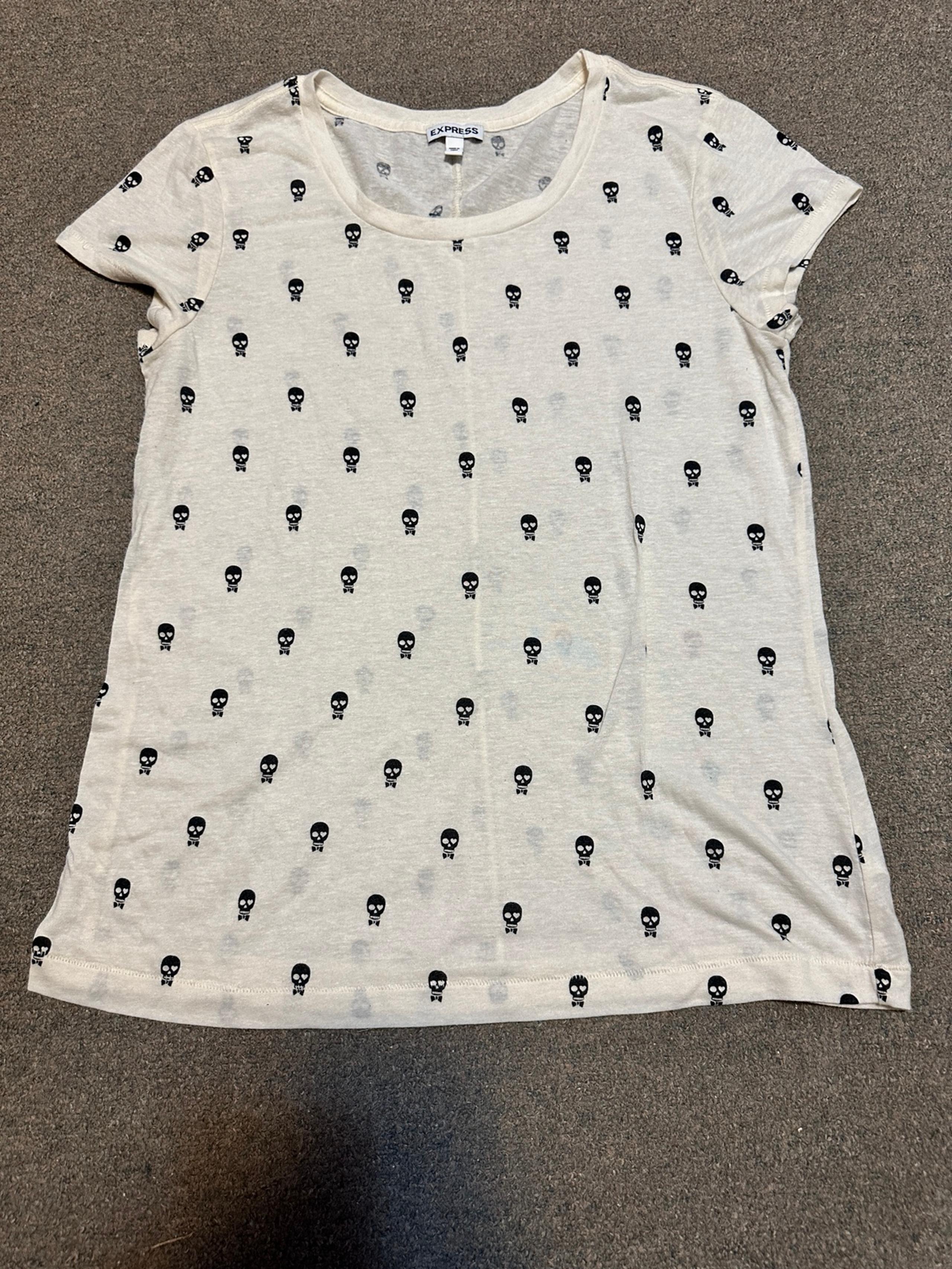 Express White Skull Tee shirt Women’s Large