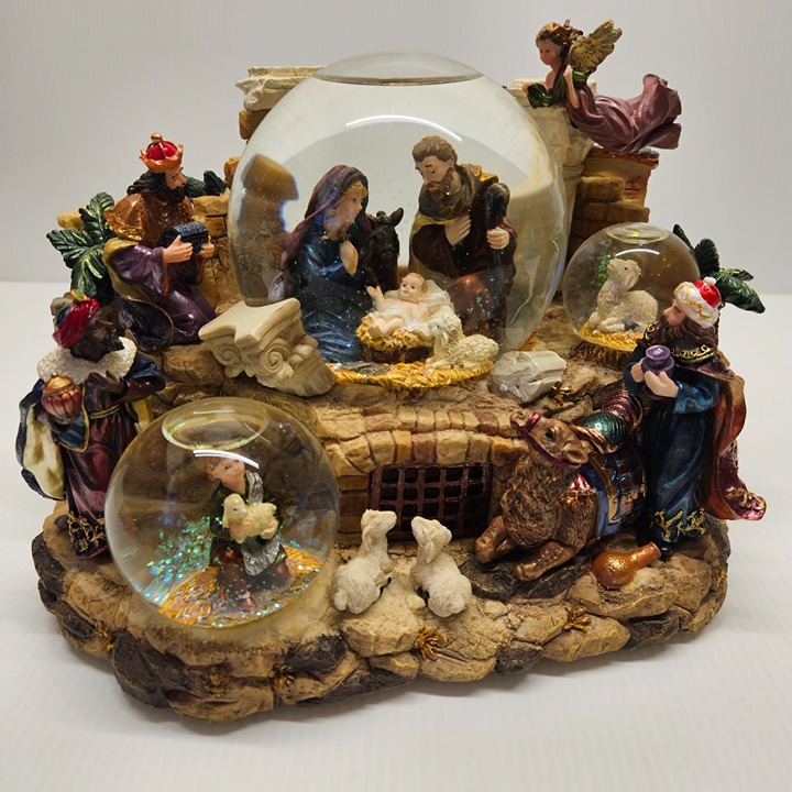 Kirkland Signature Multi Waterglobe Nativity With Box Plays 3 Christmas Carols