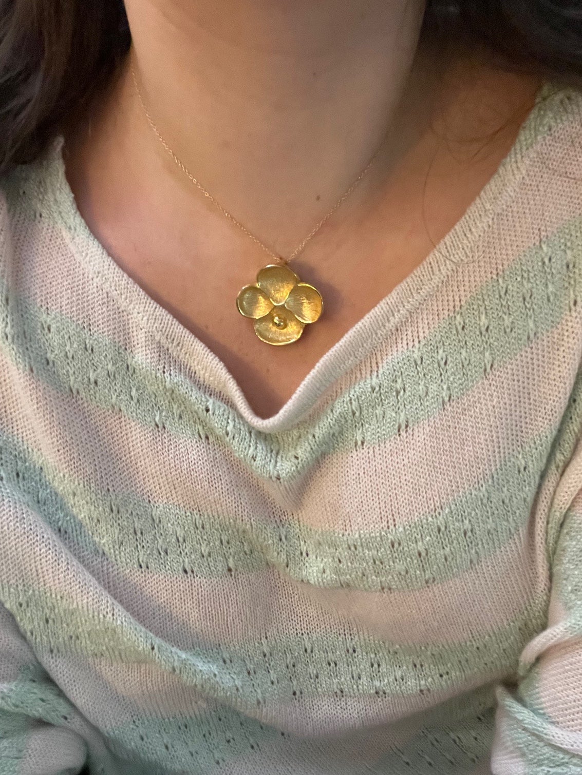 Oscar de la renta gold flower pendant
