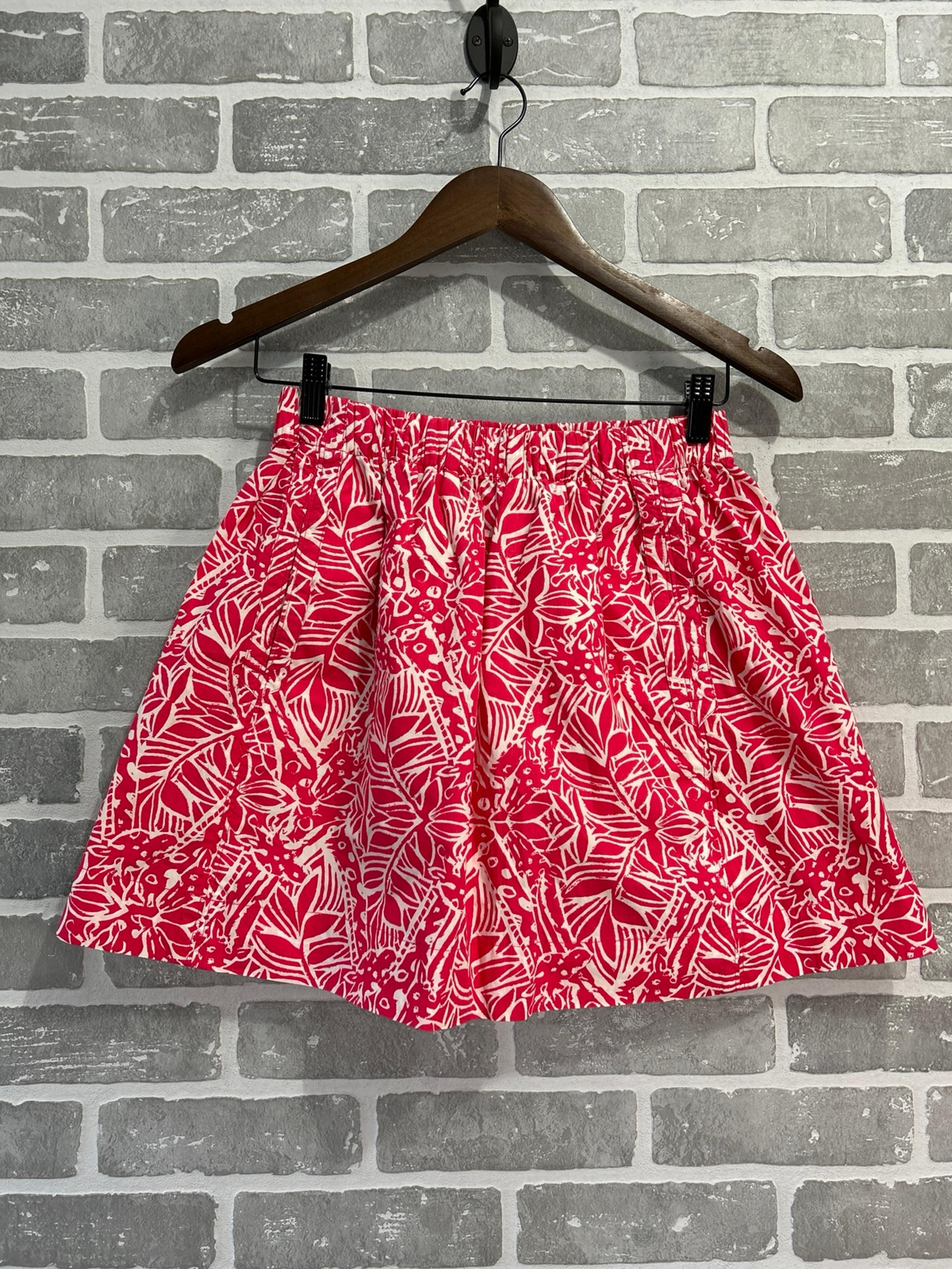Lilly Pulitzer Pink and White Mini Skirt
Women's Size Small