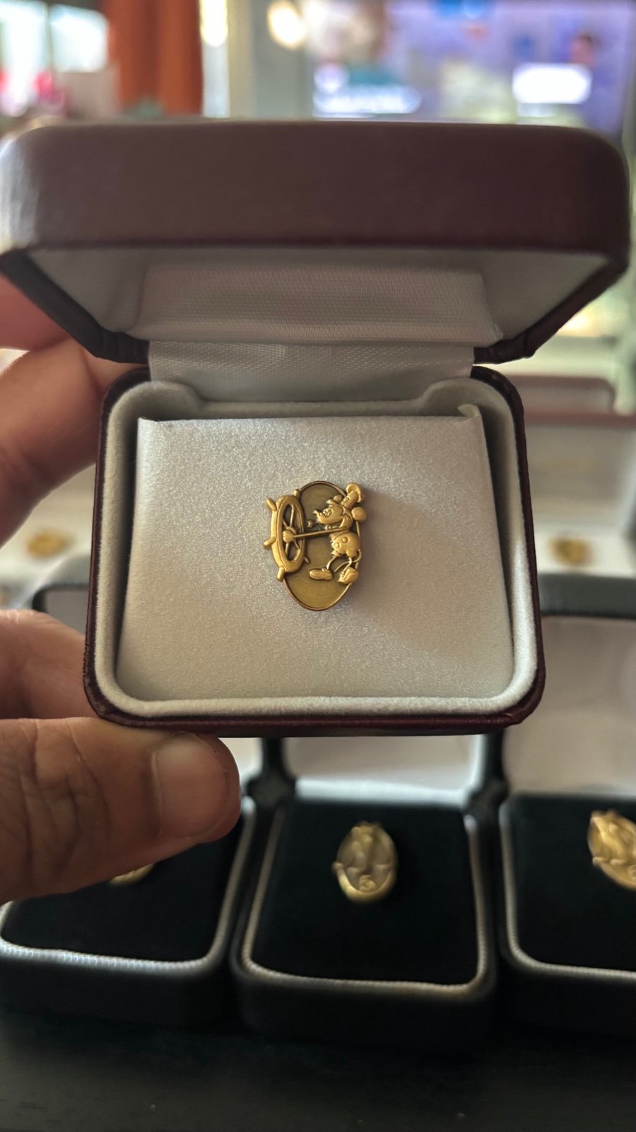 The Walt Disney service award pin-Mickey mouse steamboat wheel