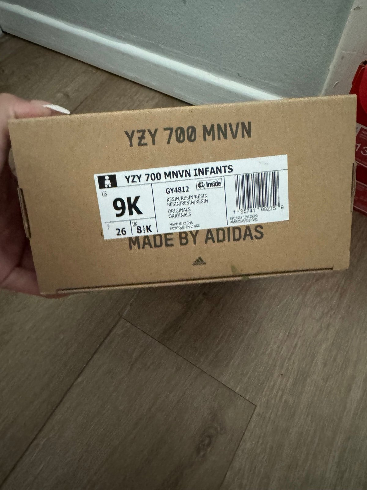 Yeezy 700 mnvn