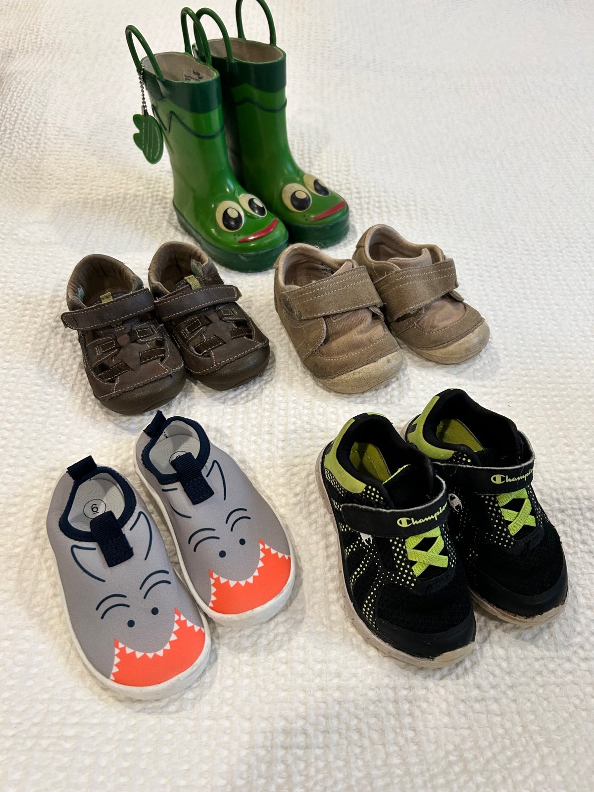 Lot of size 6 toddler shoes
