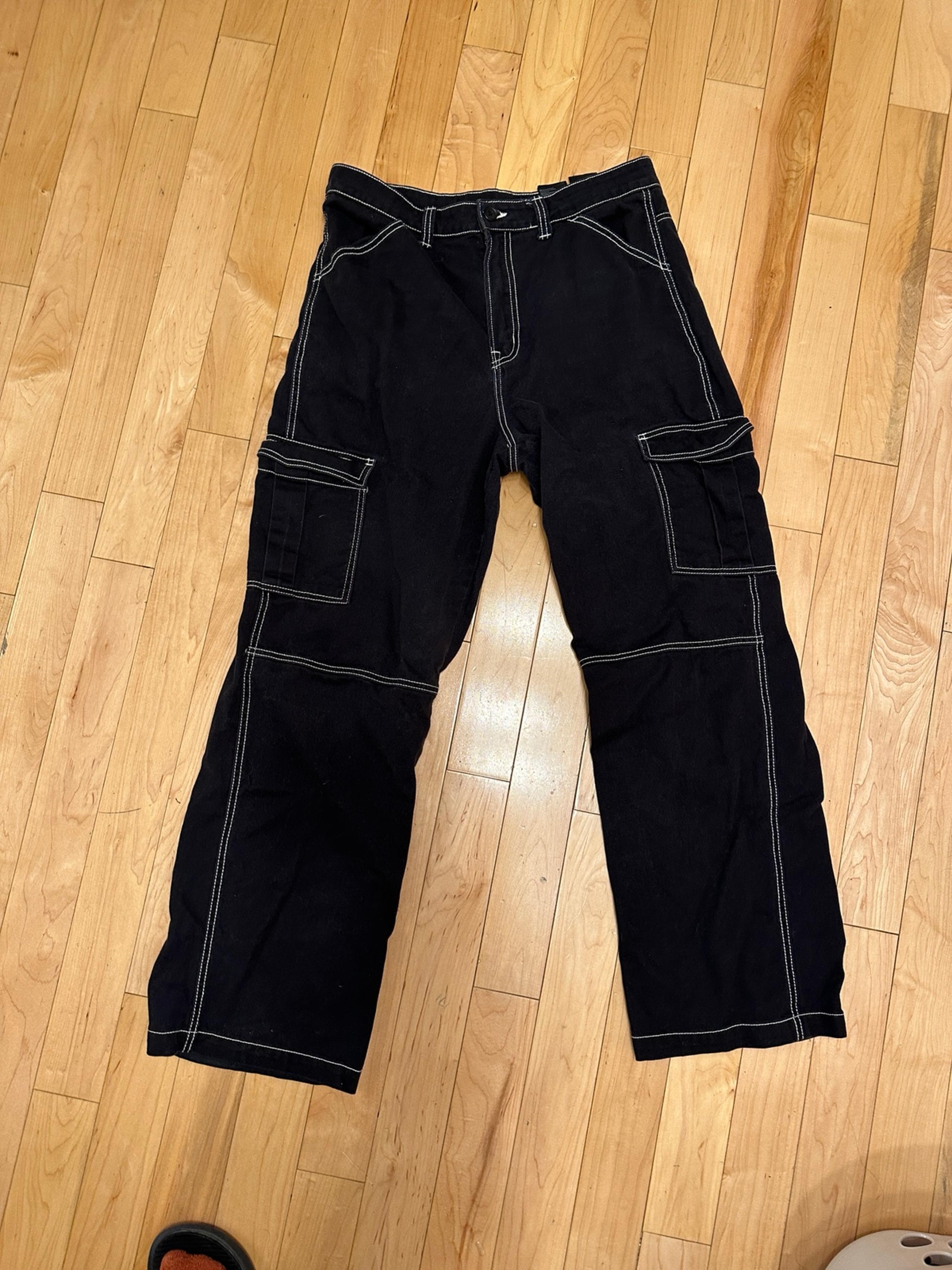 Baggy H&M Women’s Cargo Pants (black) size 10