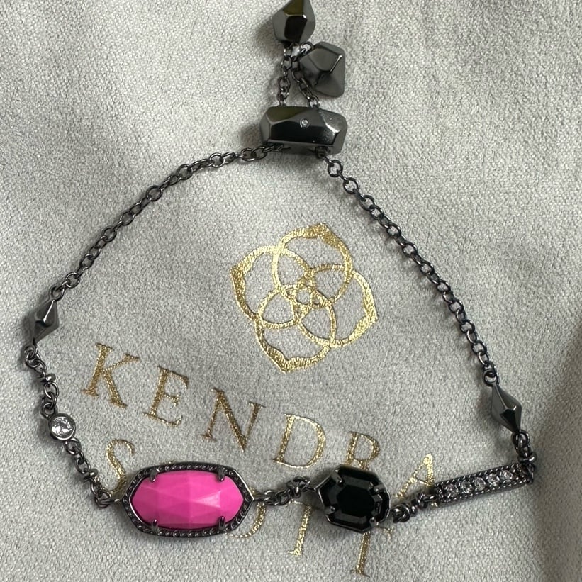 NWT Kendra Scott Deirdre Bracelet in Magenta/Black