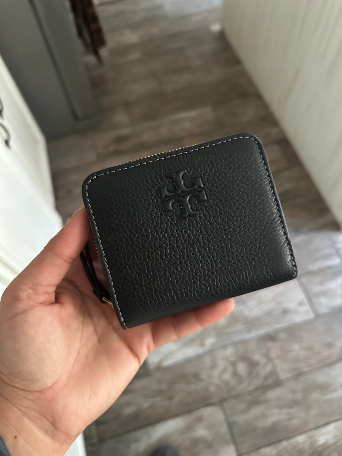 Amazon.com: Tory Burch Thea BI Fold Wallet (Black