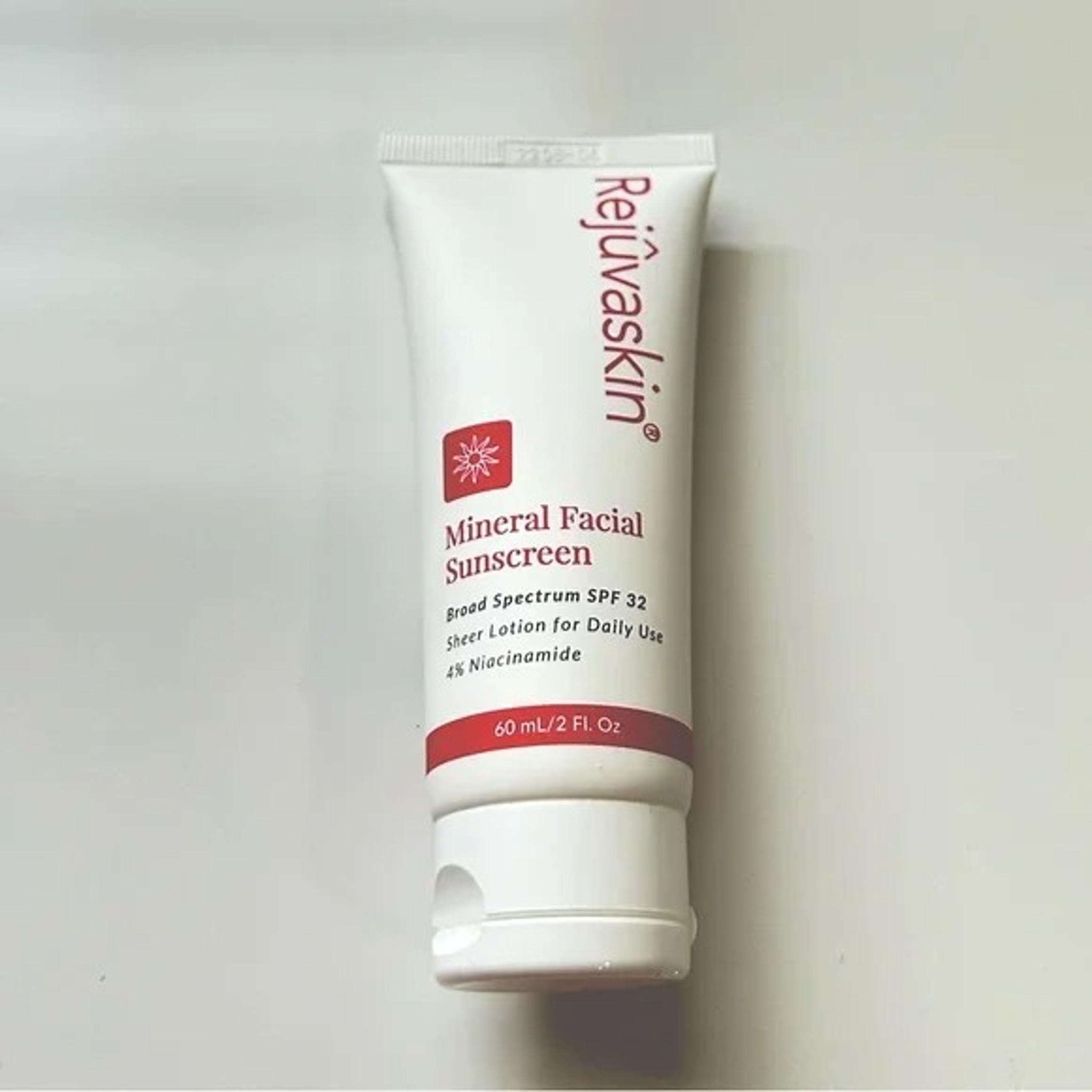 NWT sealed Rejûvaskin Mineral Facial Sunscreen Broad Spectrum SPF 32 60mL