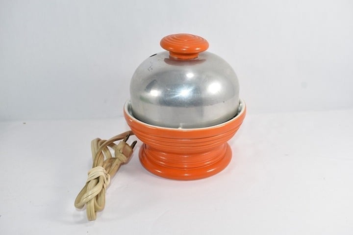1930'S HANKSCRAFT CO. FIESTA ORANGE 'GO-ALONG' EGG COOKER/POACHER