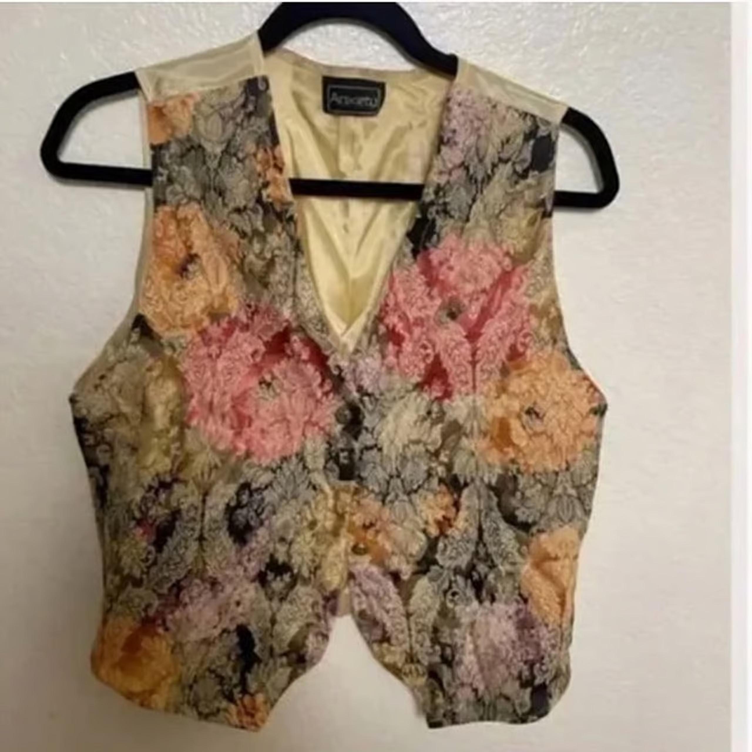 ⭐️ Vintage Vest Hipster Hippie Floral Chic Glam Artsy Button Shine Antique Vest
