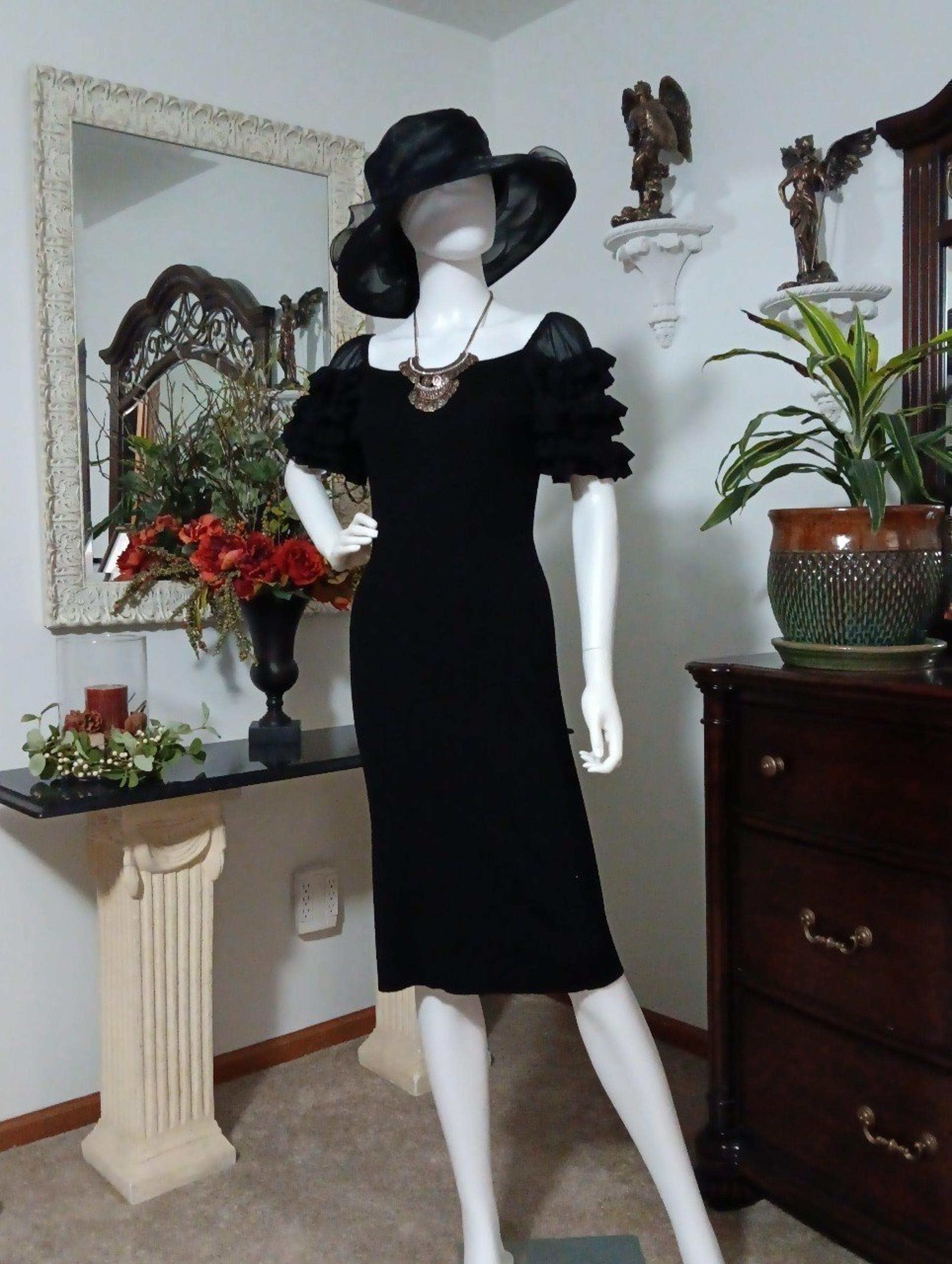 A Beautiful Black Off The Shoulders Dress with Ruffles on The Sleeves Size XL