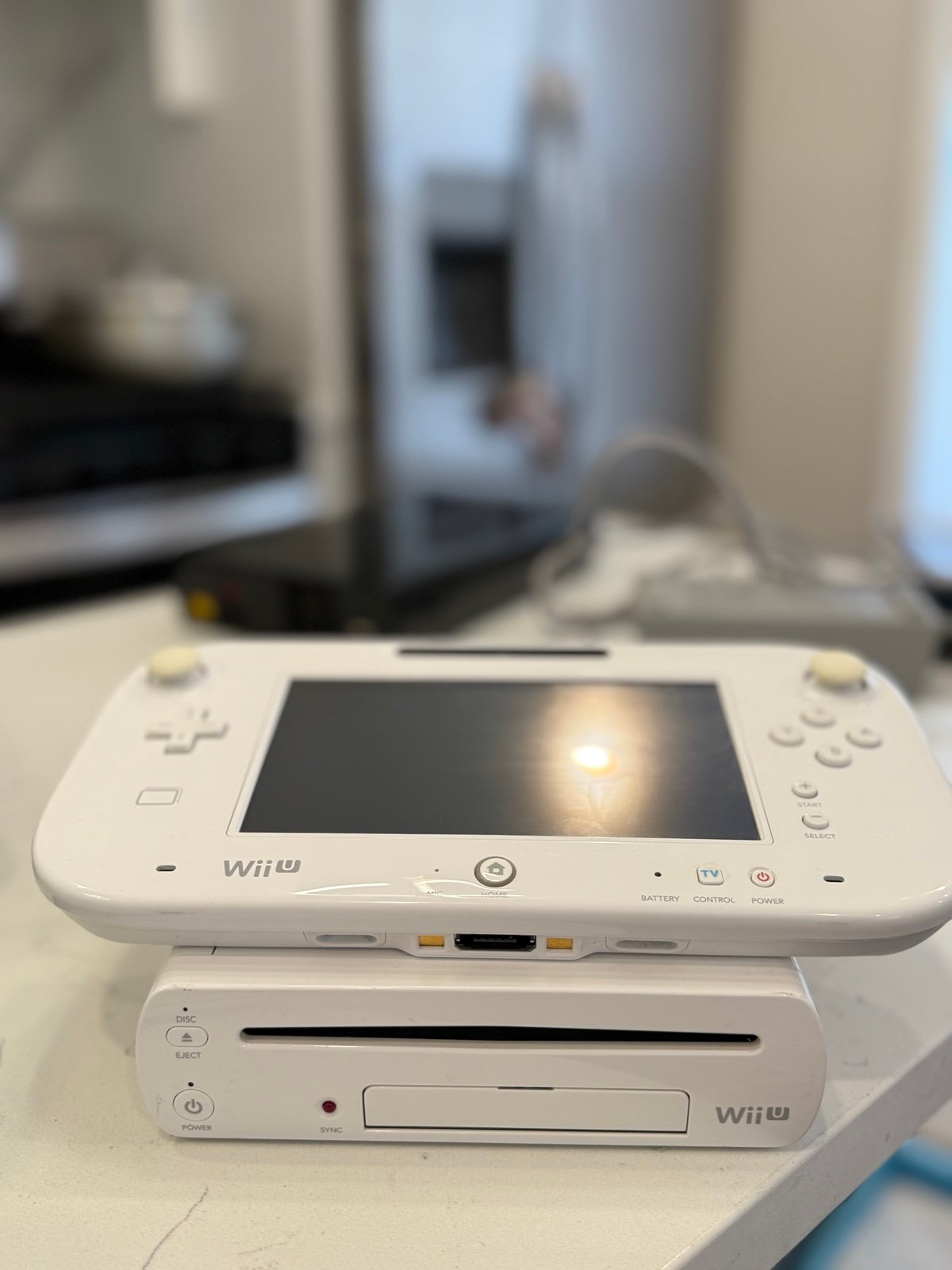 Nintendo Wii U Bundle gamepad and console + 1 free game