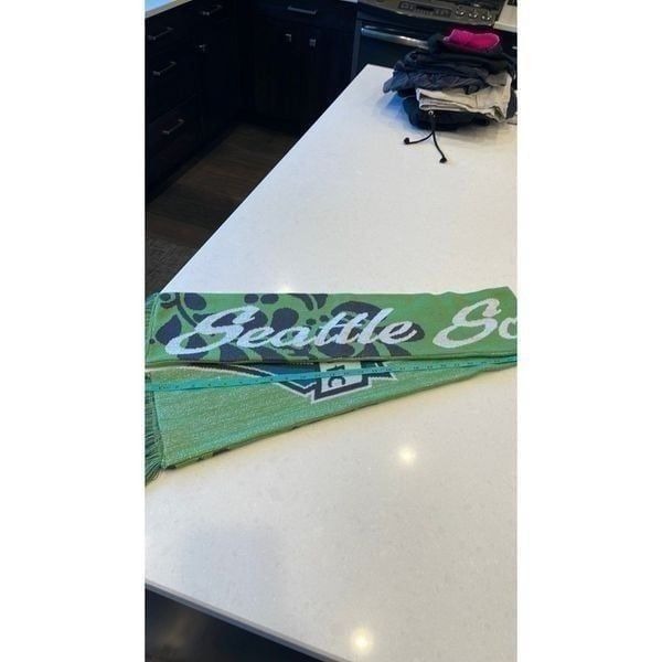 Seattle sounders FC, scarf unisex excellent condition fun for everyone.