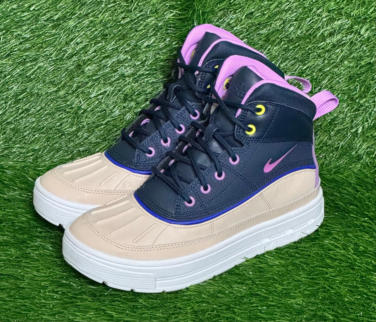 Size 6.5Y (GS) - Kids Nike Woodside 2 ACG High Sanddrift Boots - 524872-100