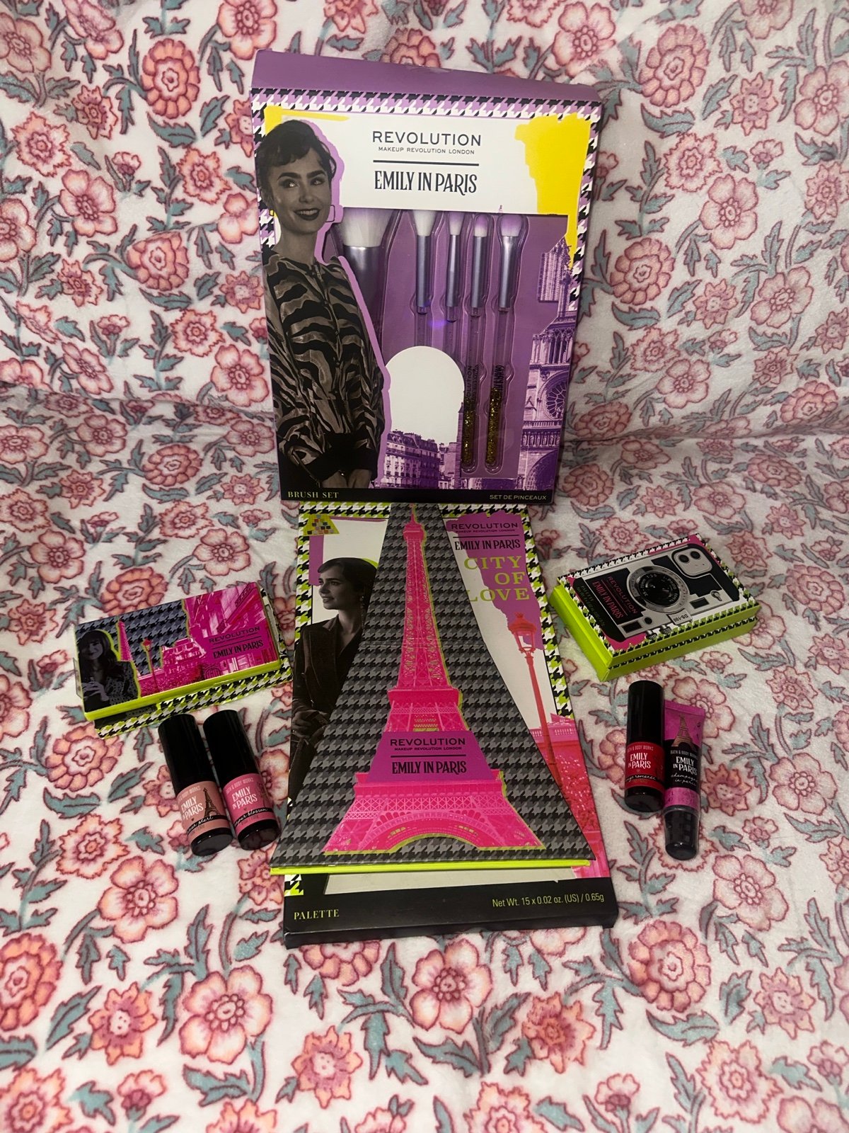 Emily in Paris 8 Piece Makeup Beauty Set -New! RARE pieces