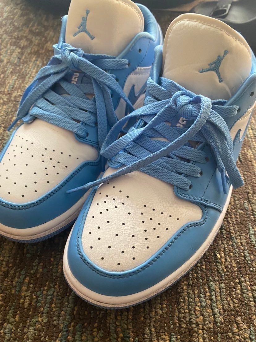 Air Jordan 1 UNC