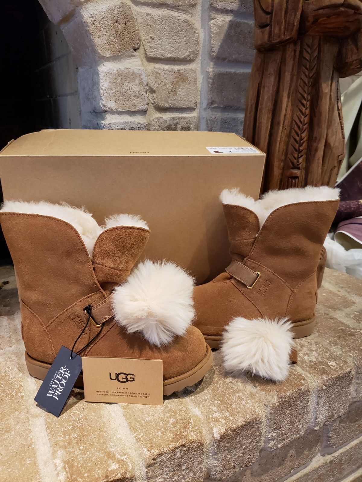 New Authentic UGG boots sz 3