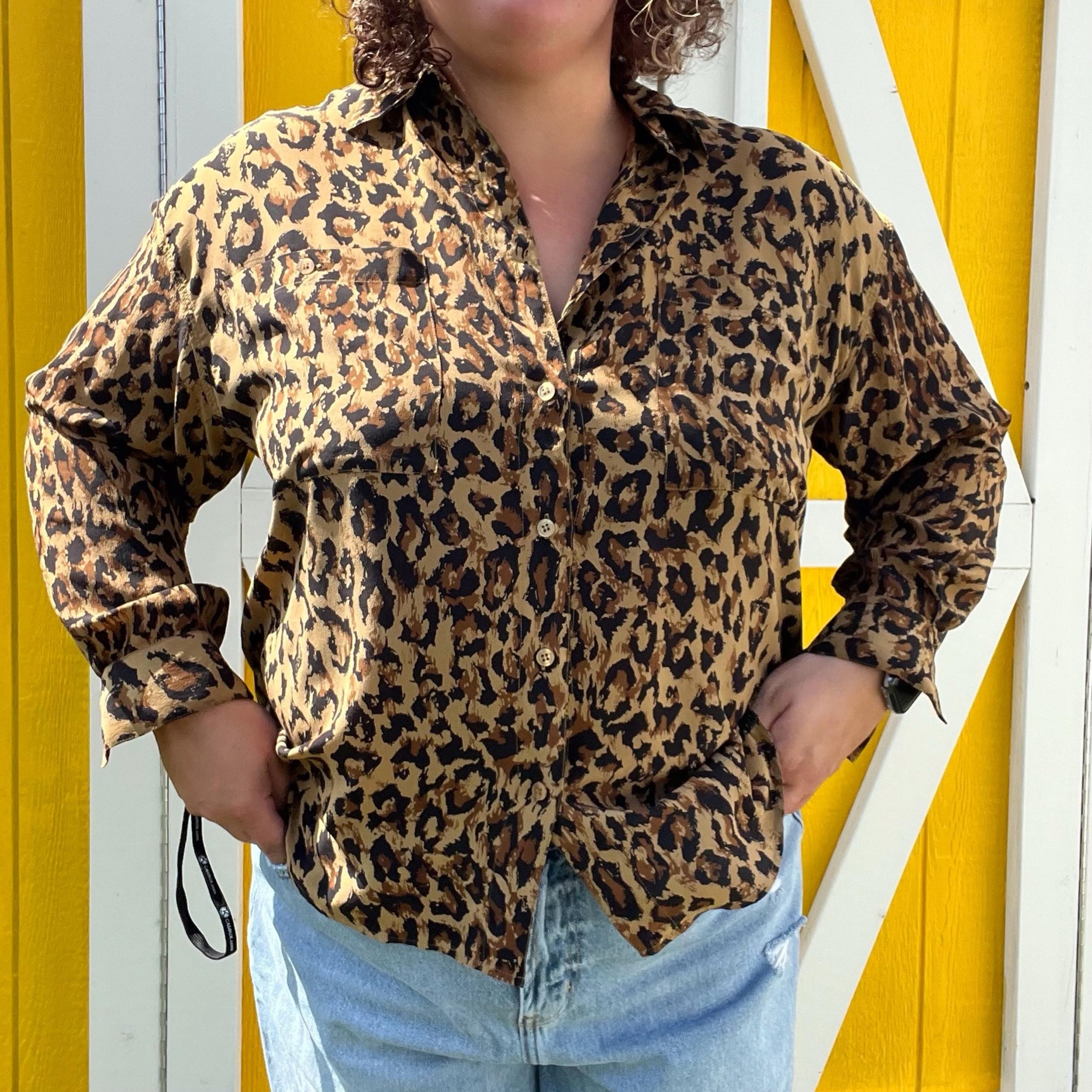 Levante cheetah animal print long sleeve button up shirt size oversized medium