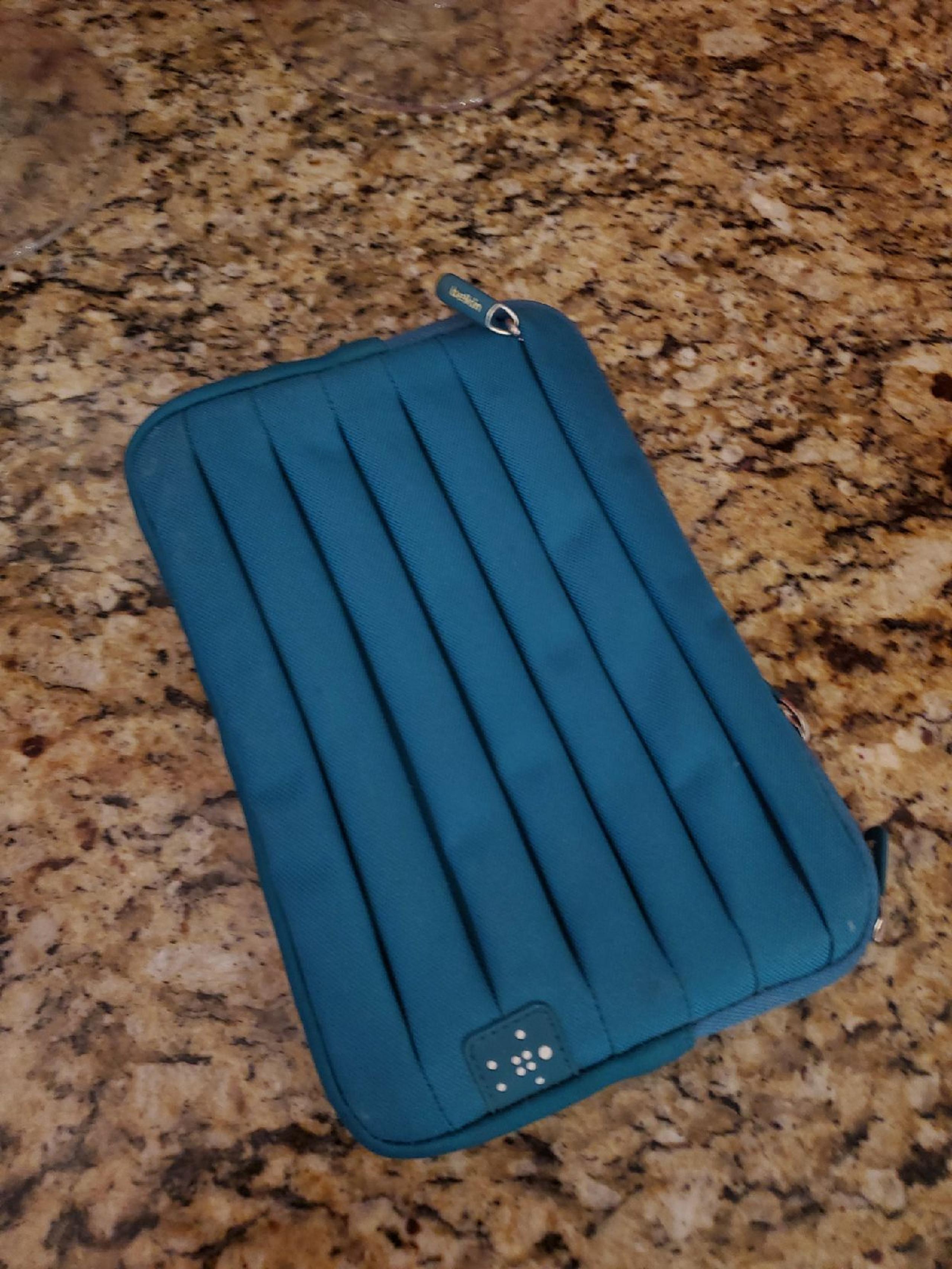 Belkin Teal Pleat Sleeve for eReaders up