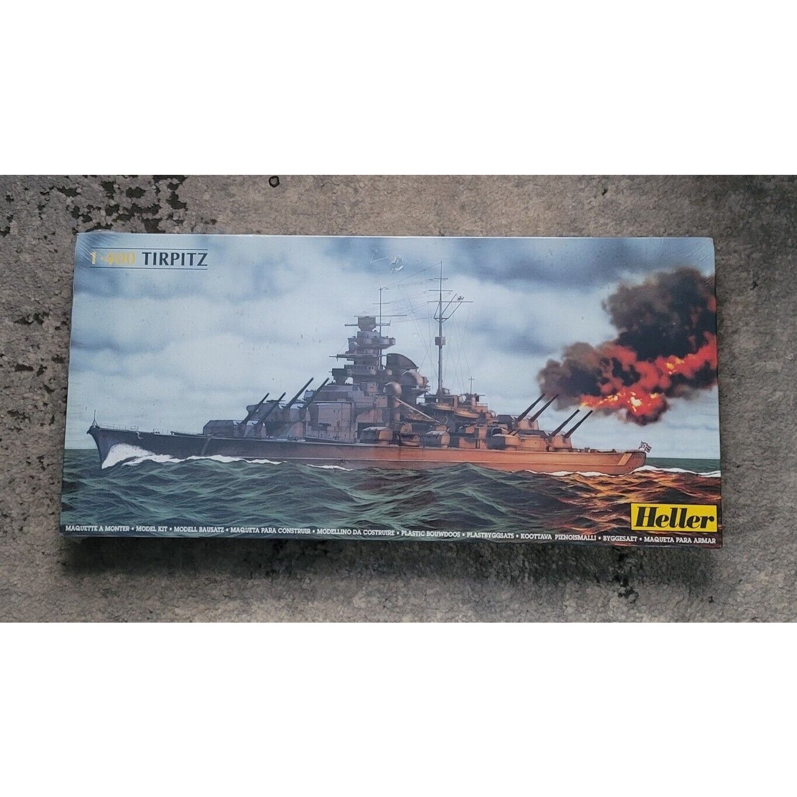 直送商品 Vintage Heller 1/400 German Battleship Tirpitz 81079 sealed 船・ボート