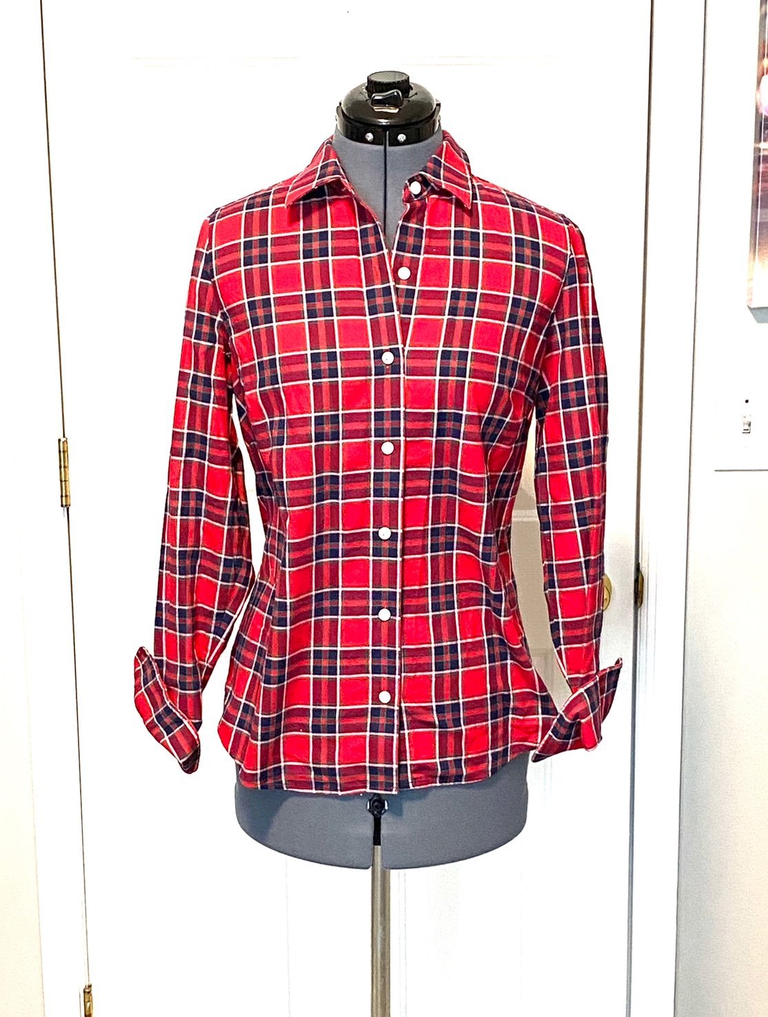 Vineyard Vines Red Plaid button up 4 572