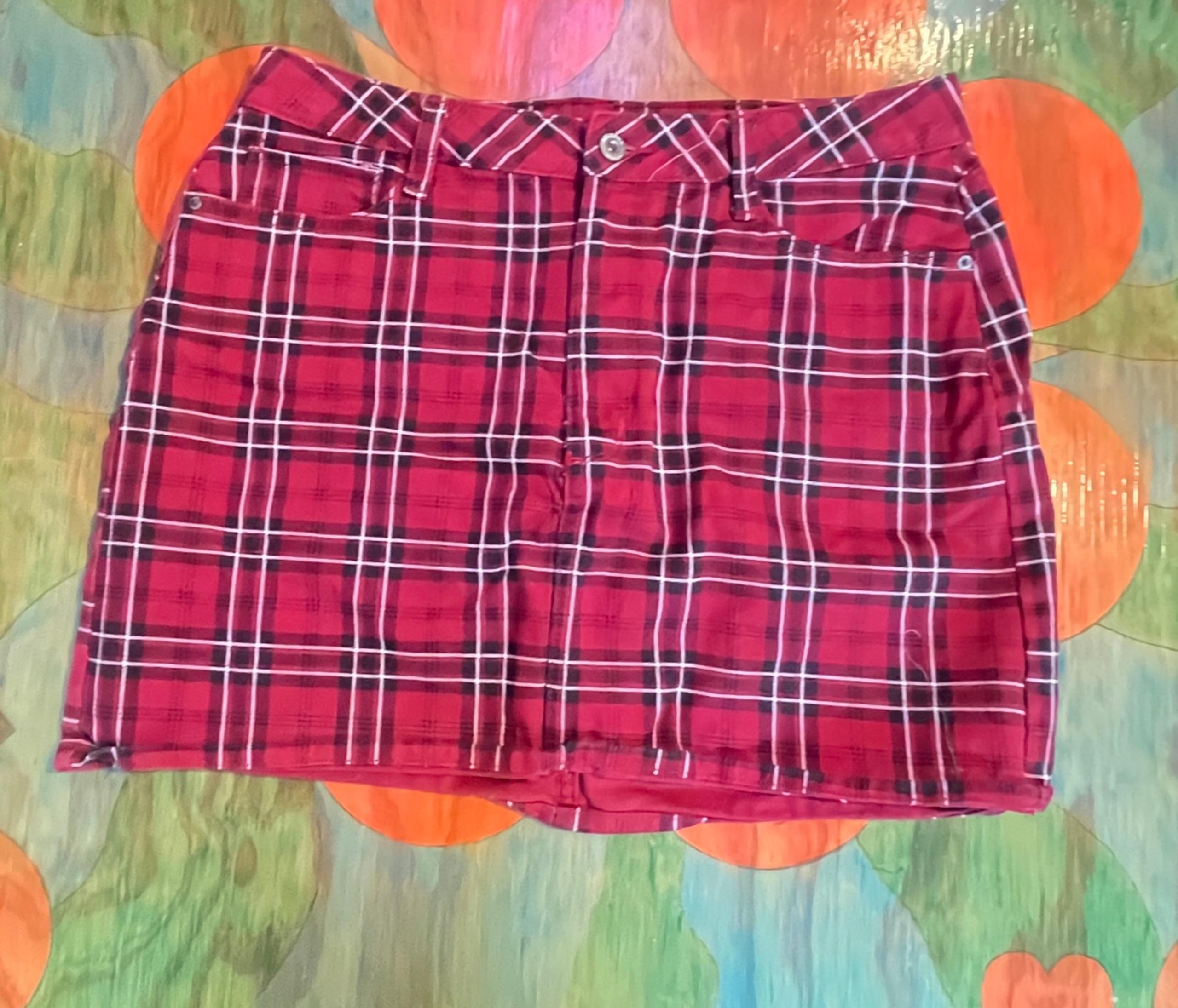 Arizona Jean Company Women's Skirt Red Black Plaid Size 11 Cotton 32 Inch Waist.