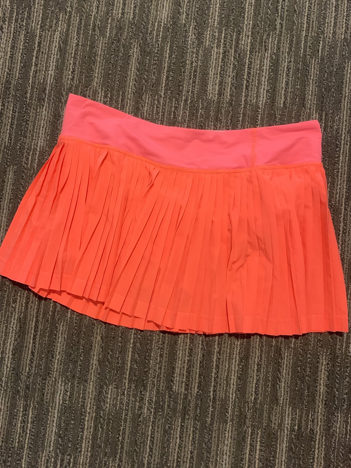 Lululemon size 10 skirt