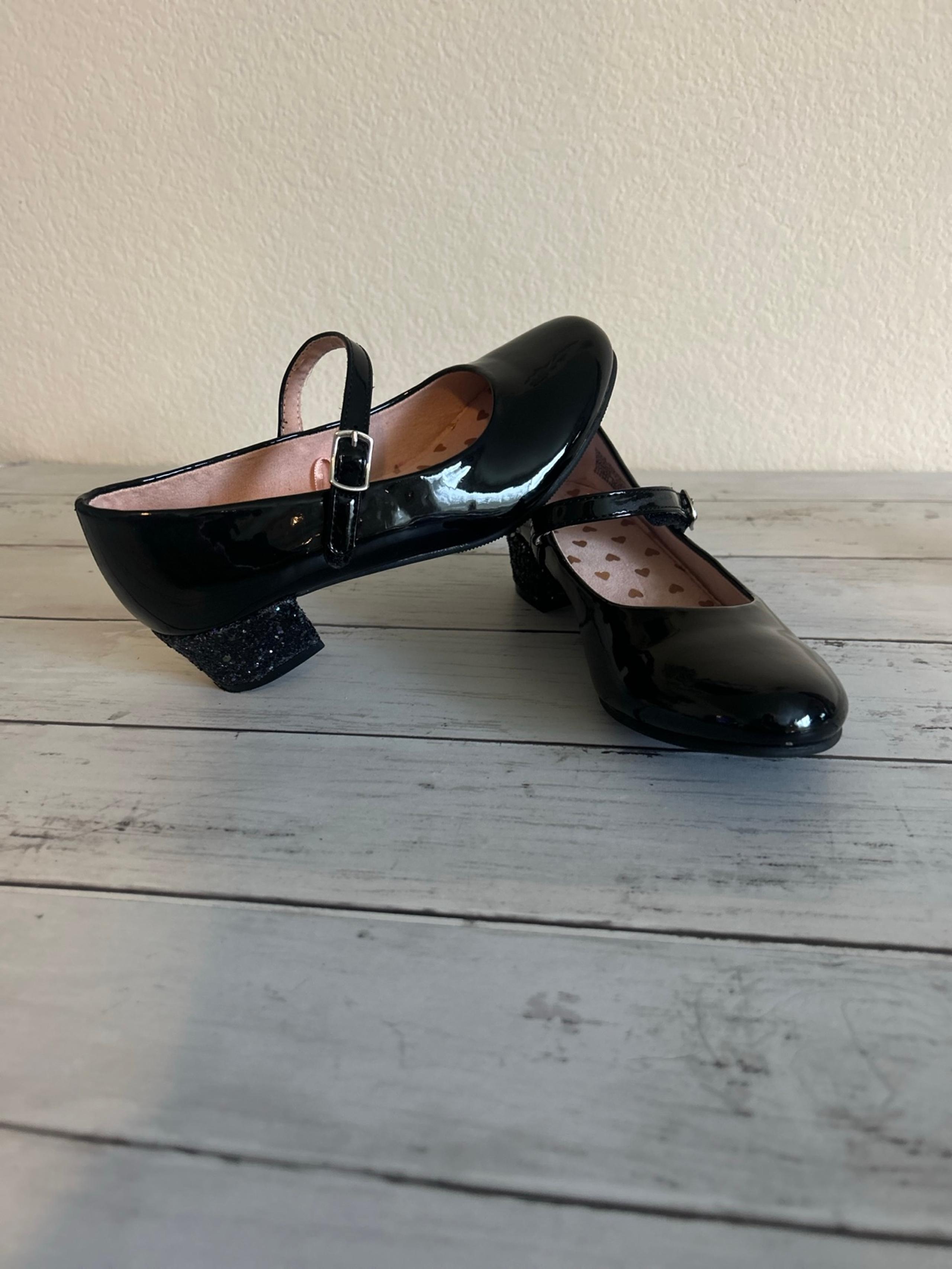 So size 2 girls, black shiny shoes with sparkly heels patch closure
