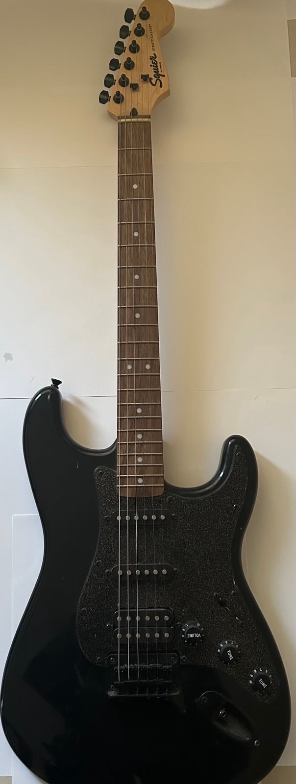 (UNUSED) SQUIER STRATOCASTER (NEW ELECTRIC GUITAR)