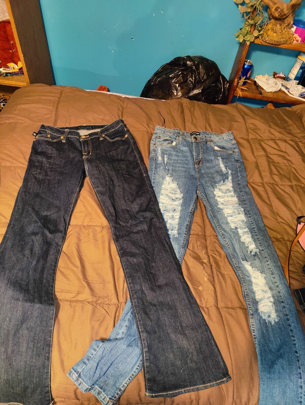 2 women's jeans