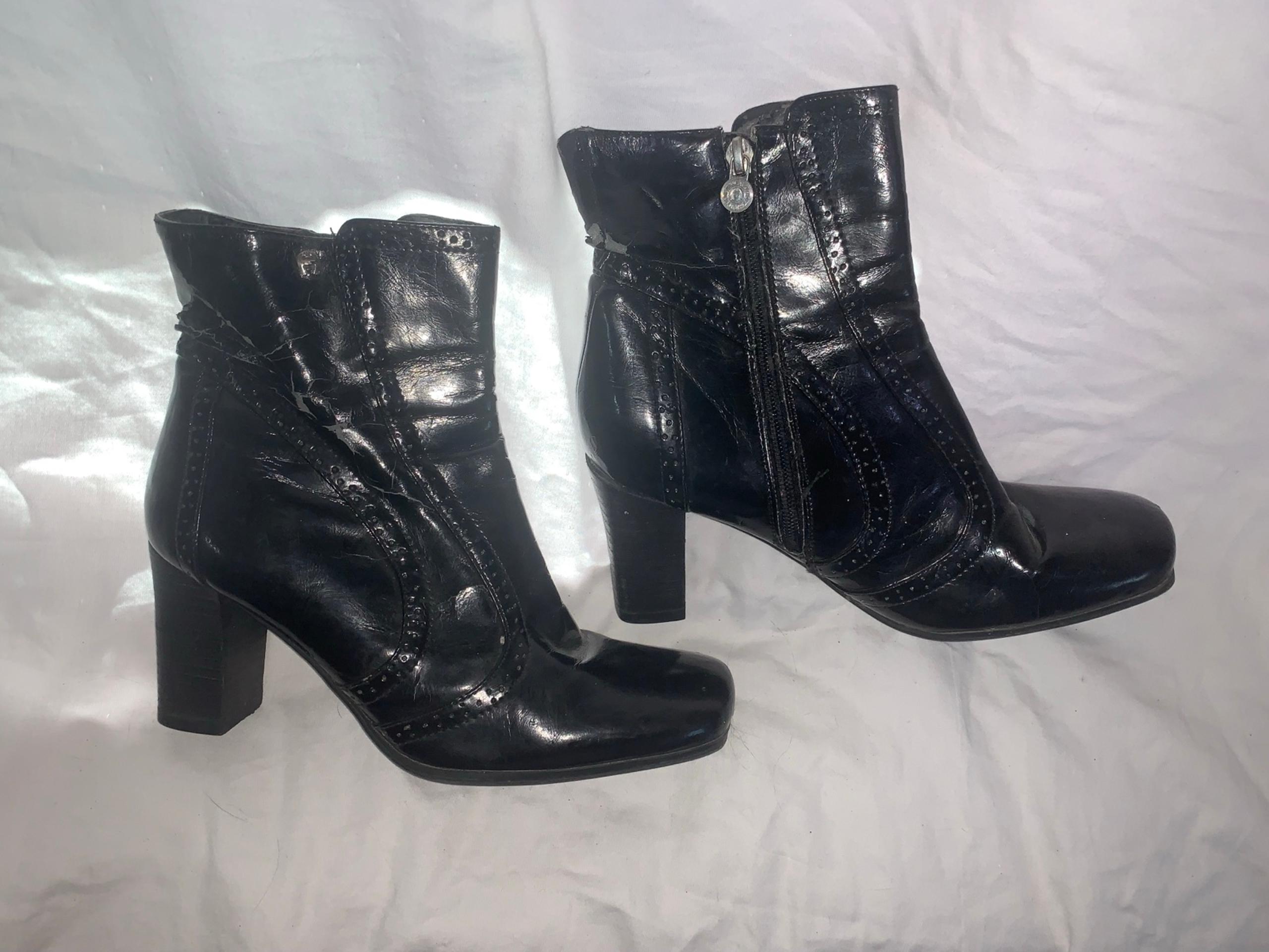 Etienne Aigner Gretta Black Heeled Ankle Boots Patent Leather Women sz 7.5