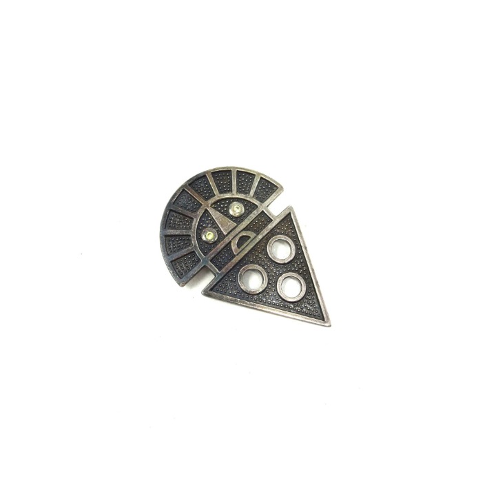 Vintage Leon 970 Silver Geometric Ethnic Figure w/ Peridot Eyes Pendant Brooch
