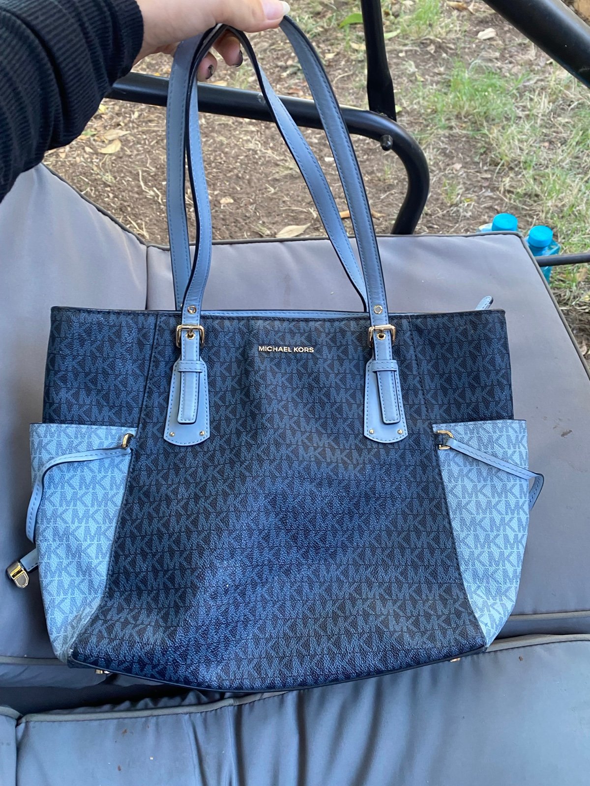 michael kors voyager blue